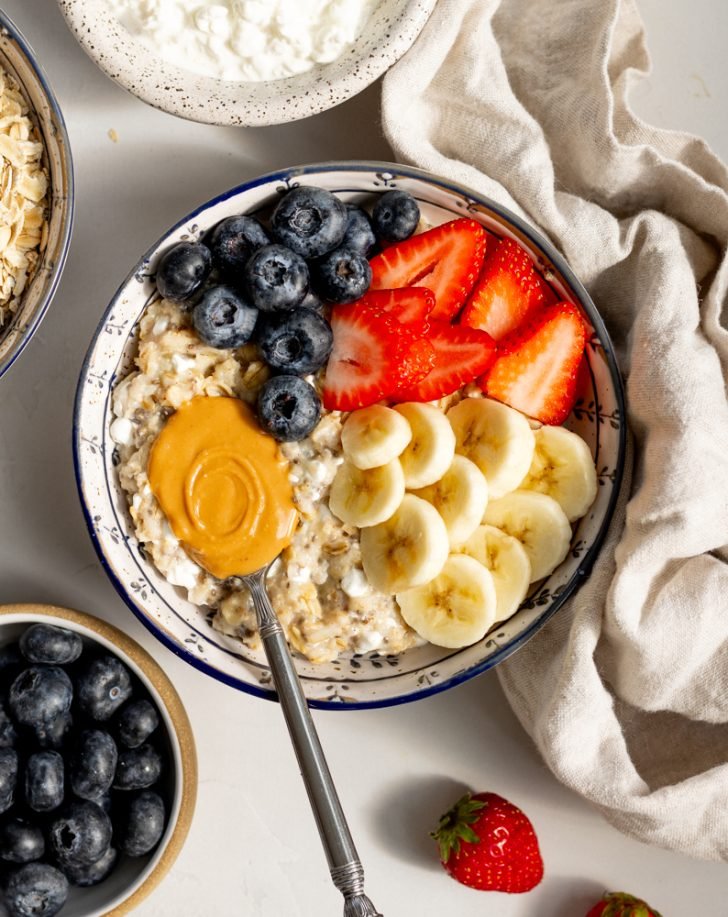 Oatmeal with Fruits (Healthy Breakfast)
